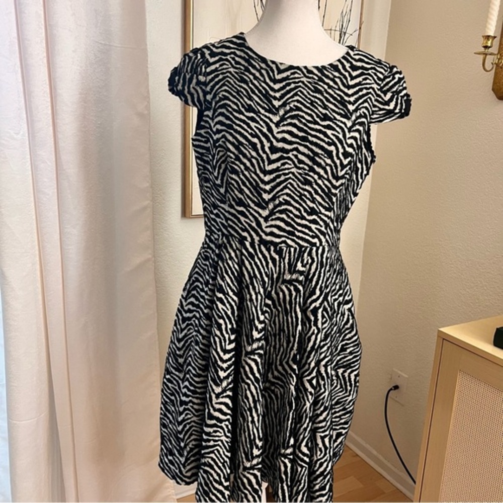 CAROLINA HERRERA Wool Blend Zebra Print Cocktail Dress Size 8
